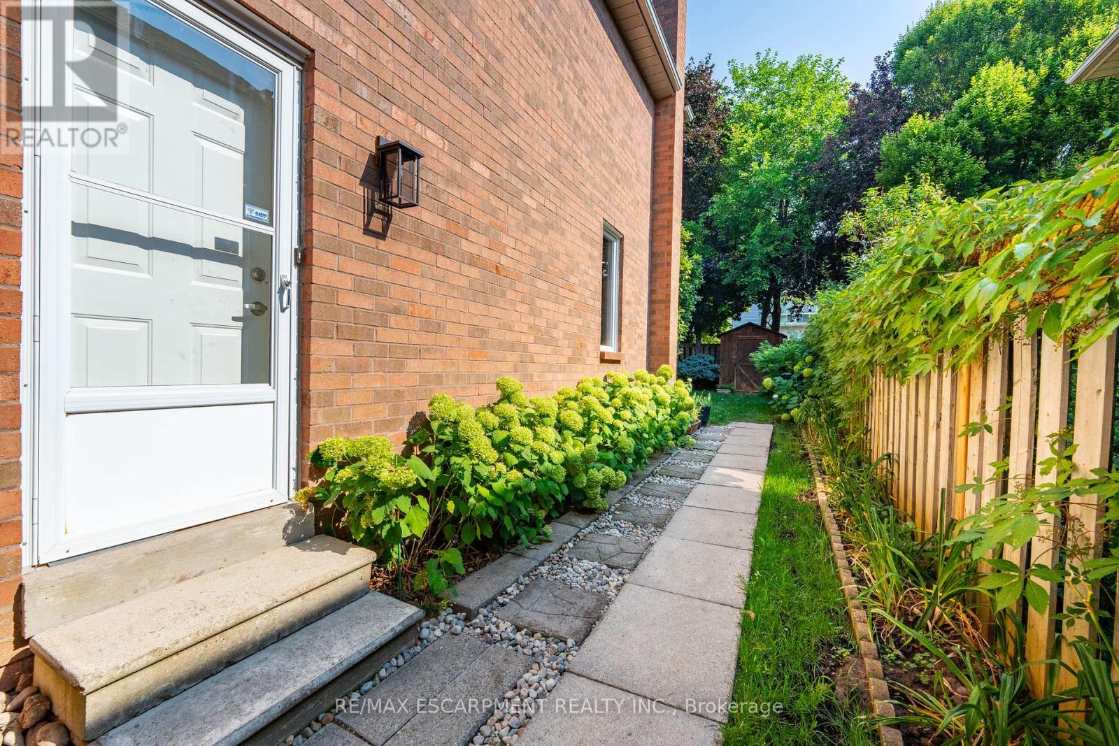 Photo 44 of 327 Northwood Drive, Oakville ON
