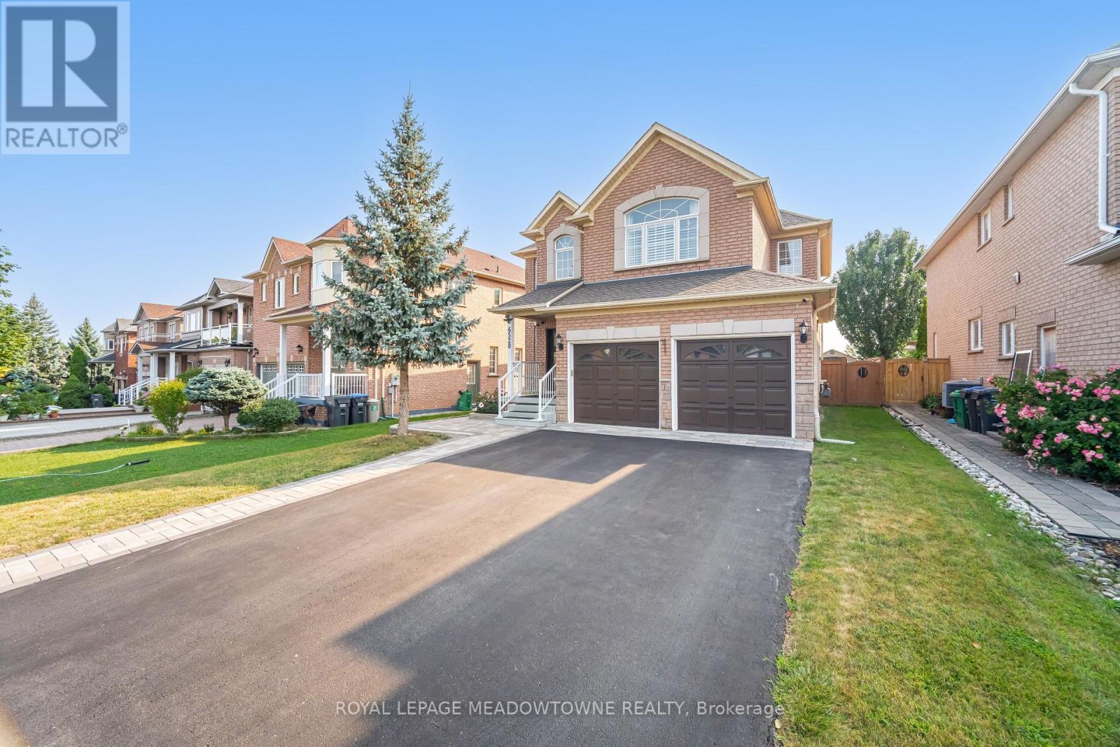Photo 2 of 6520 Western Skies Way, Mississauga ON