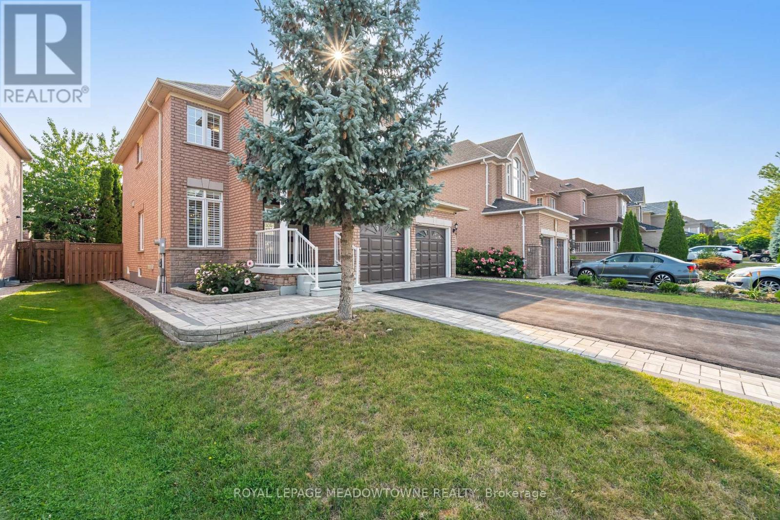 Photo 3 of 6520 Western Skies Way, Mississauga ON