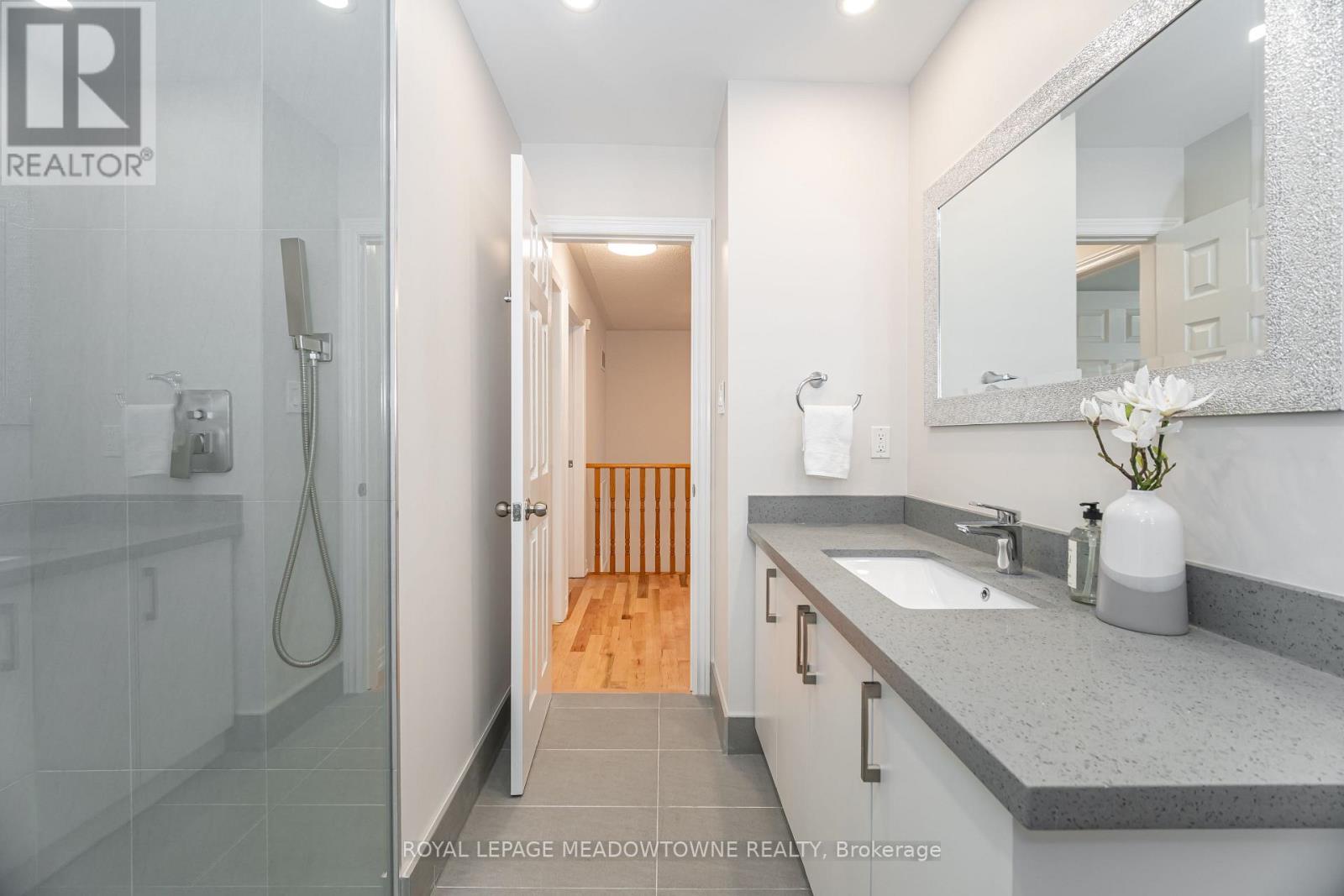 Photo 38 of 6520 Western Skies Way, Mississauga ON
