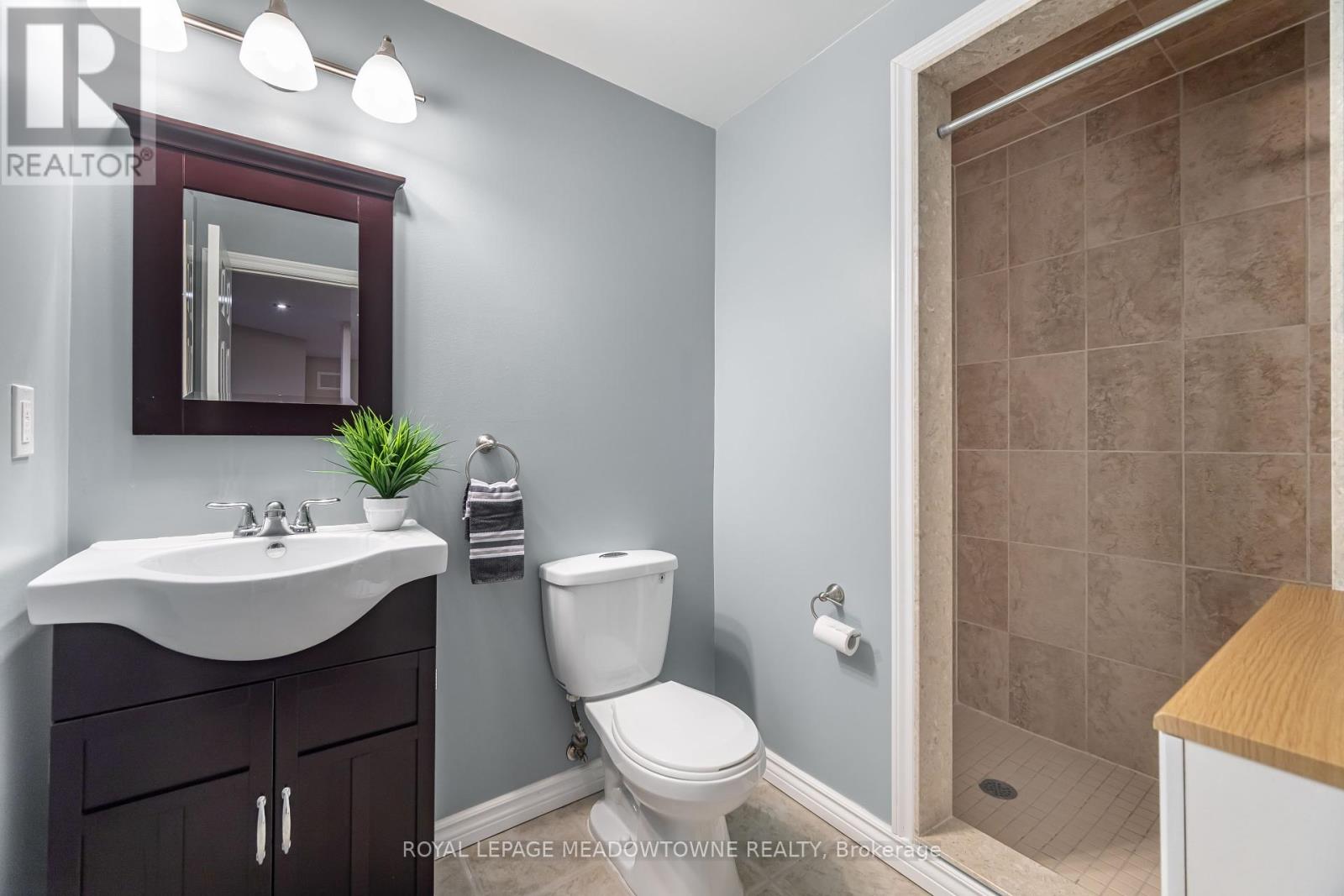 Photo 43 of 6520 Western Skies Way, Mississauga ON