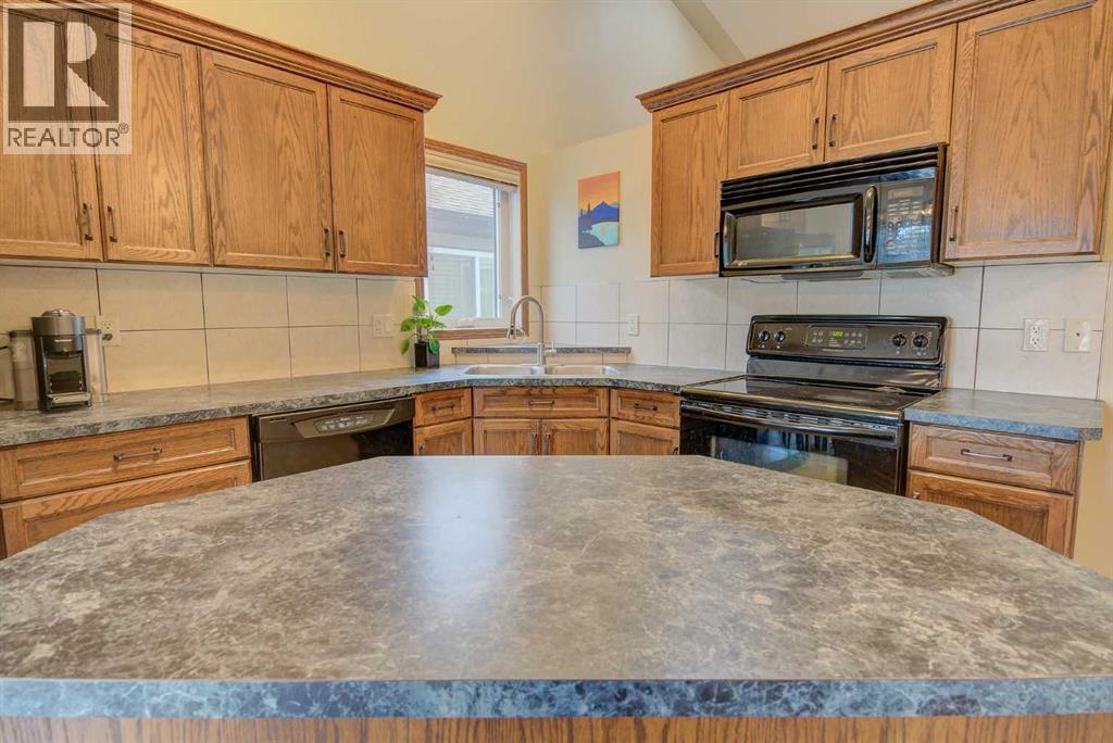 Photo 12 of 39 Reynolds Road, Sylvan Lake AB