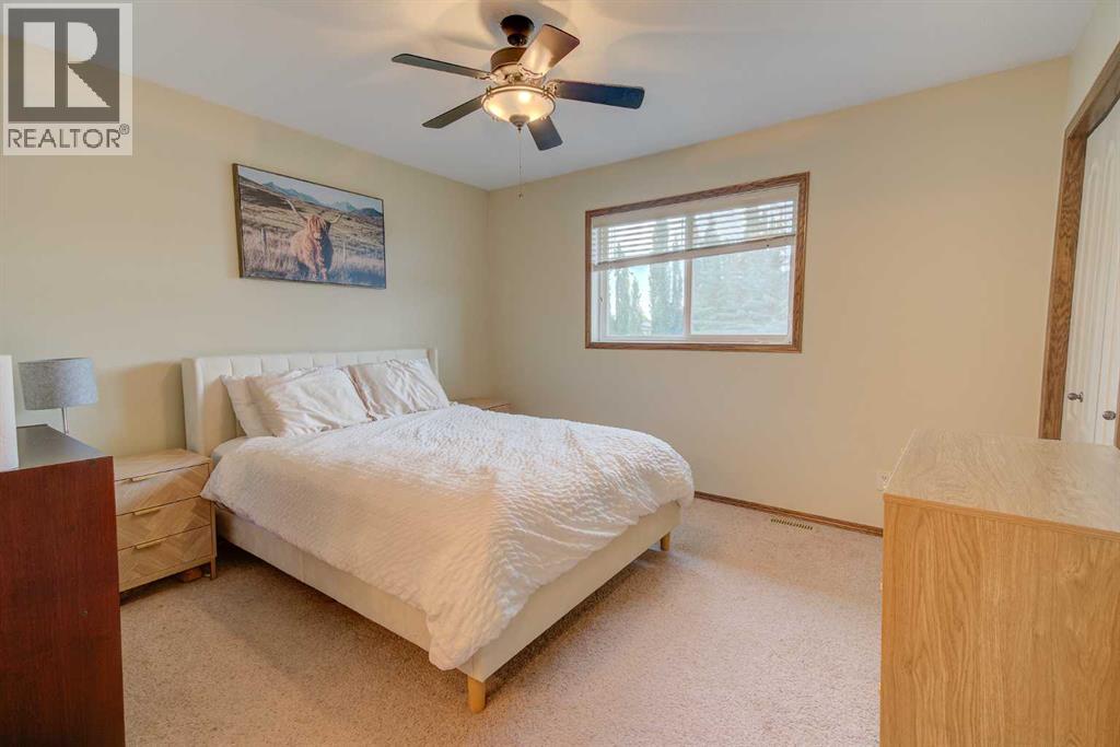 Photo 20 of 39 Reynolds Road, Sylvan Lake AB