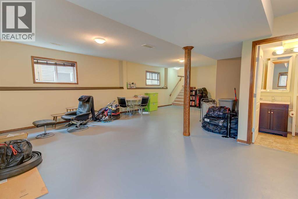 Photo 27 of 39 Reynolds Road, Sylvan Lake AB