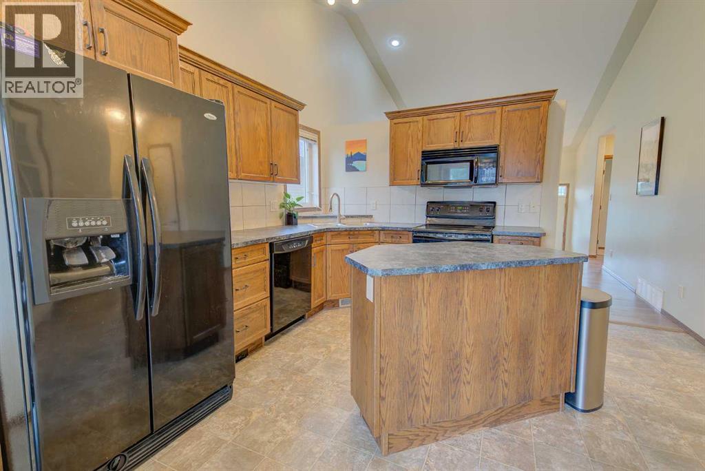 Photo 9 of 39 Reynolds Road, Sylvan Lake AB