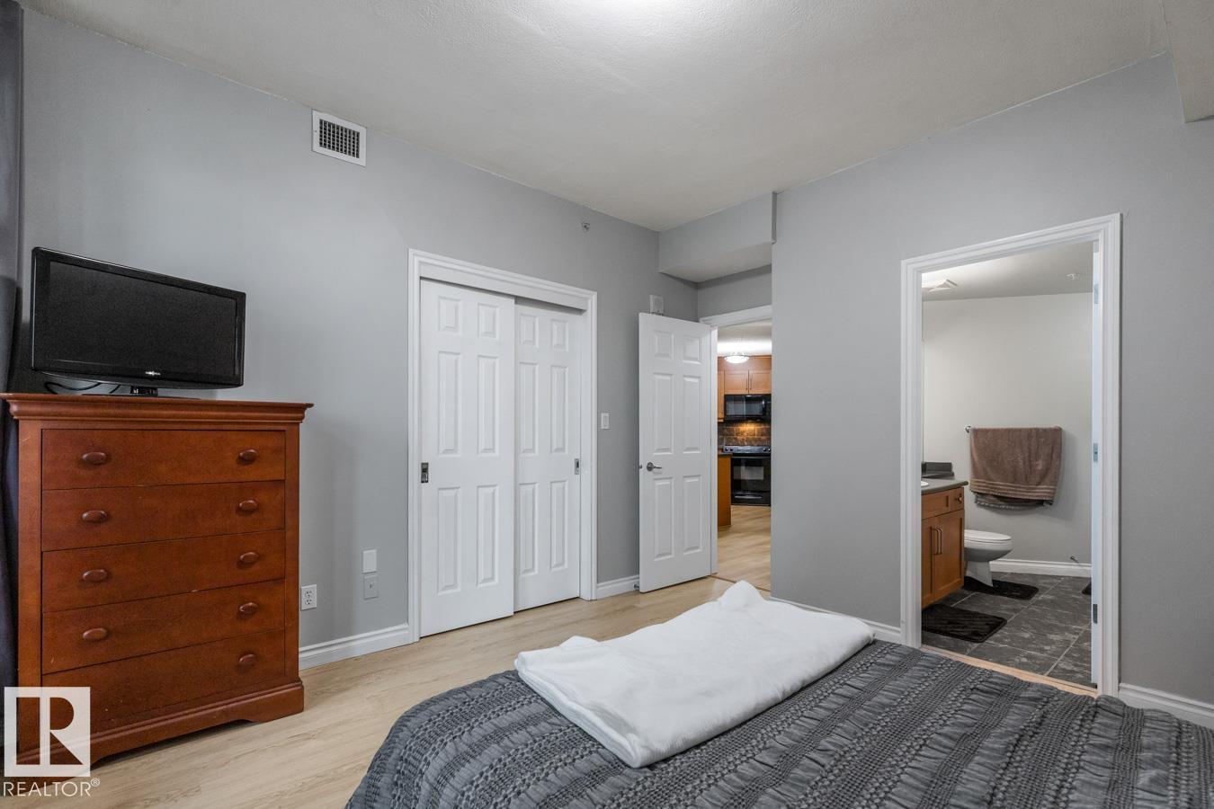 Photo 13 of 402 9020 Jasper Av Nw, Edmonton AB