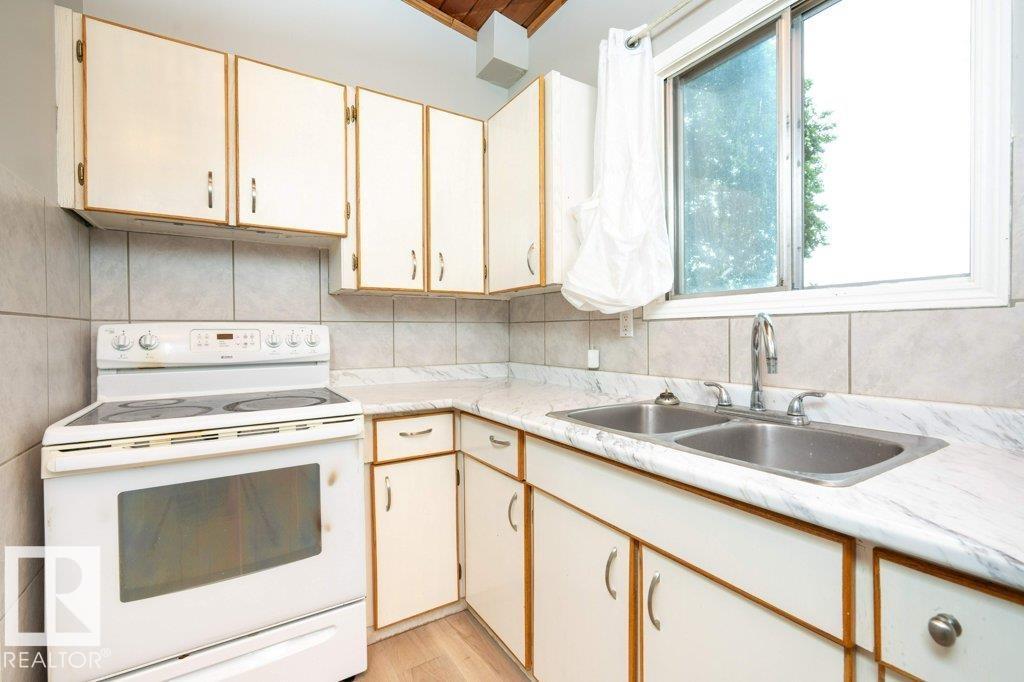 Photo 10 of 502 Lee Ridge Rd Nw, Edmonton AB