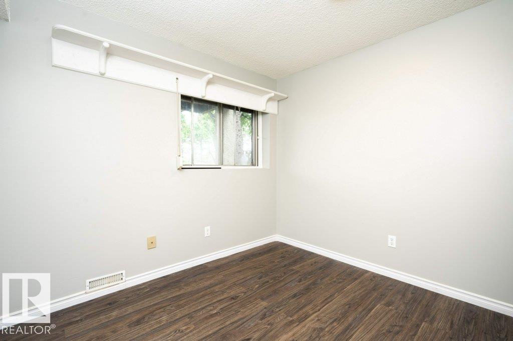 Photo 15 of 502 Lee Ridge Rd Nw, Edmonton AB