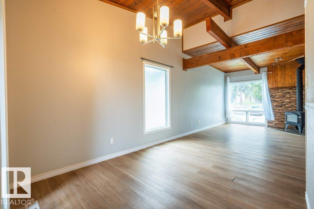Photo 8 of 502 Lee Ridge Rd Nw, Edmonton AB