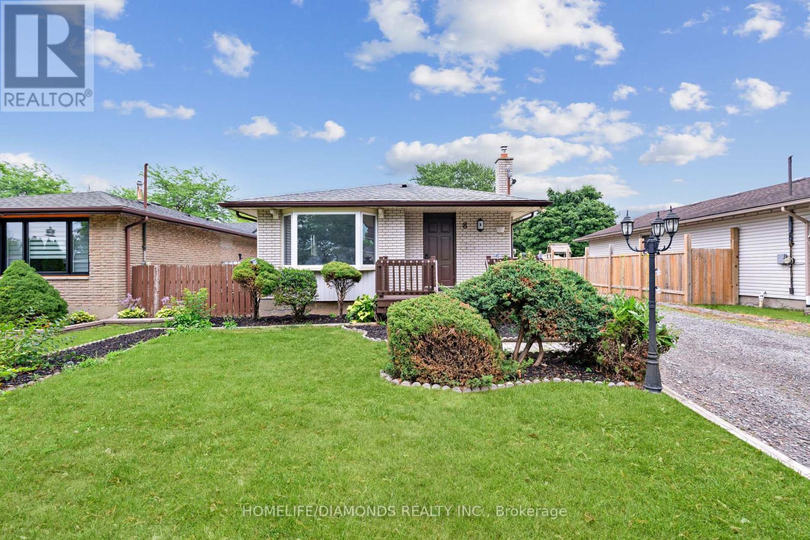 Photo 1 of 8 Huntley Crescent, St Catharines ON