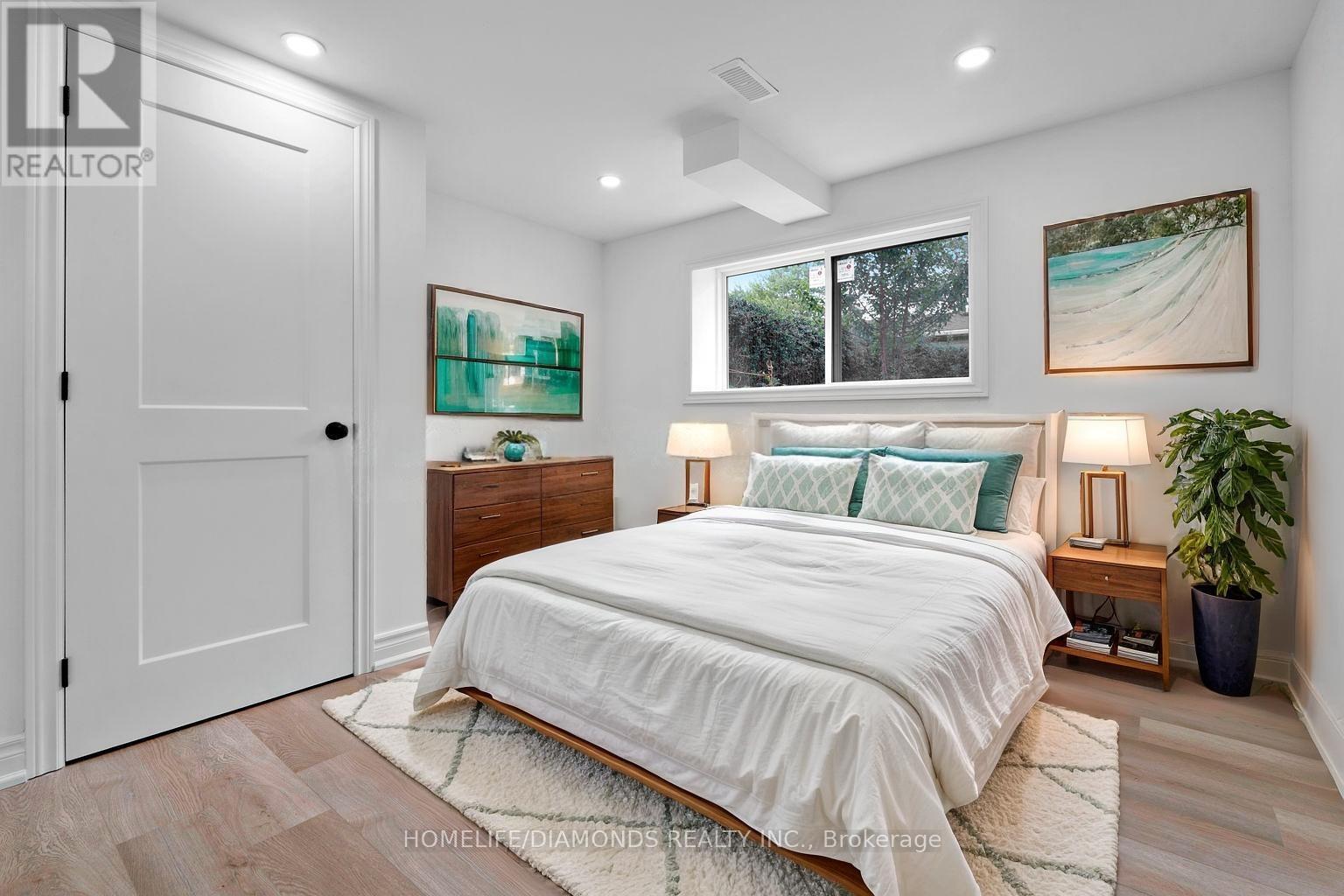 Photo 12 of 8 Huntley Crescent, St Catharines ON