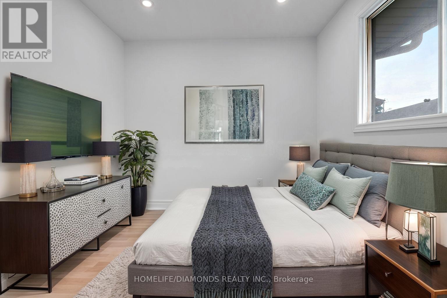 Photo 13 of 8 Huntley Crescent, St Catharines ON