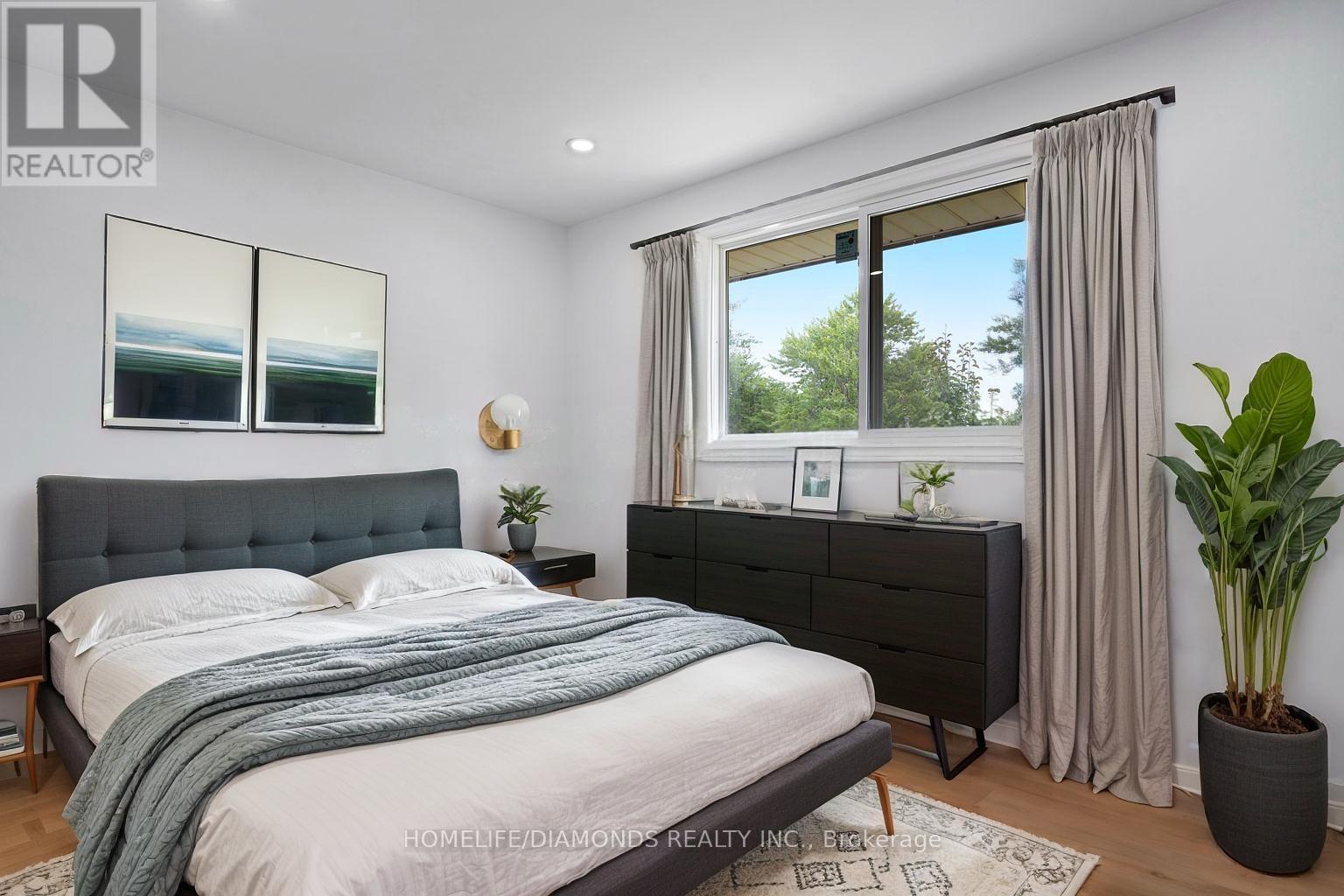 Photo 19 of 8 Huntley Crescent, St Catharines ON