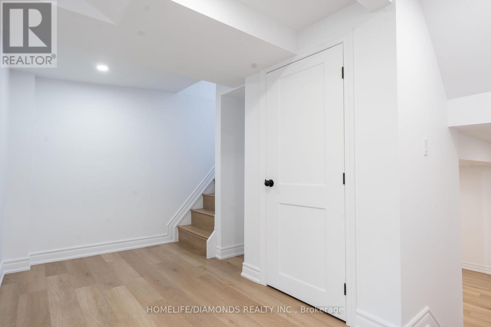 Photo 24 of 8 Huntley Crescent, St Catharines ON