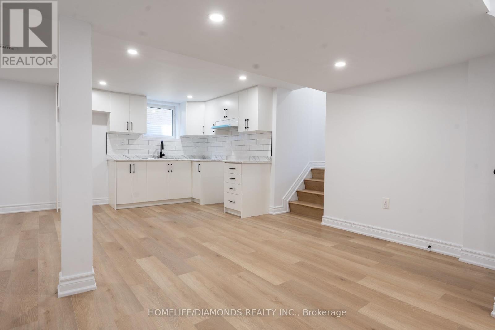 Photo 33 of 8 Huntley Crescent, St Catharines ON