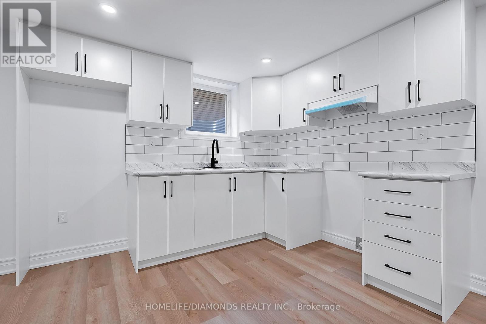 Photo 35 of 8 Huntley Crescent, St Catharines ON