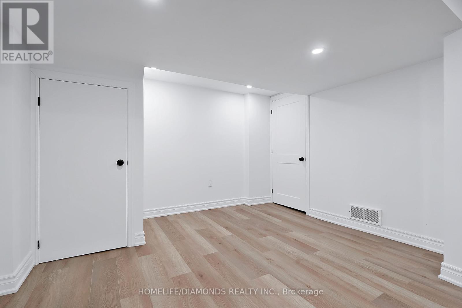 Photo 38 of 8 Huntley Crescent, St Catharines ON