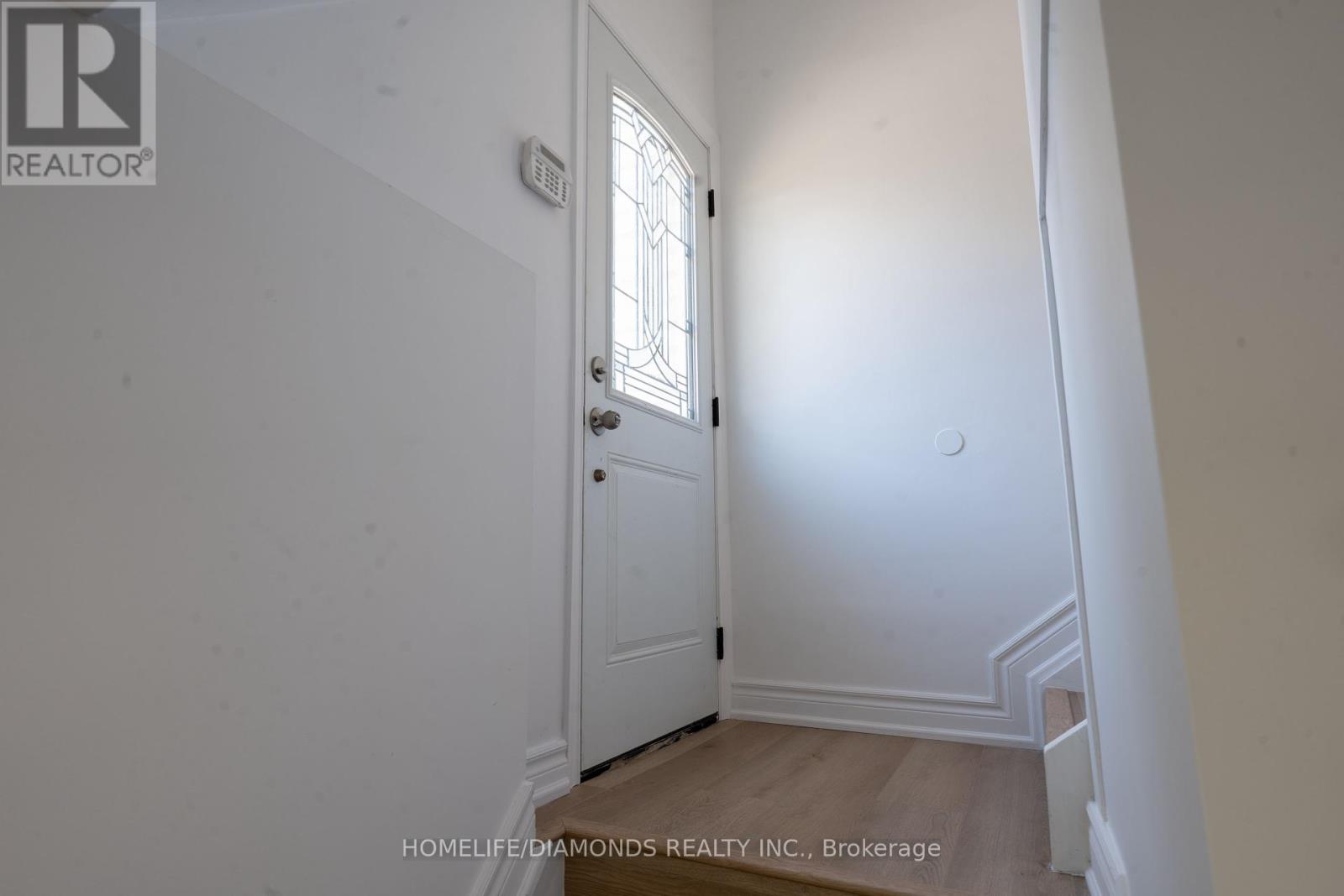 Photo 4 of 8 Huntley Crescent, St Catharines ON