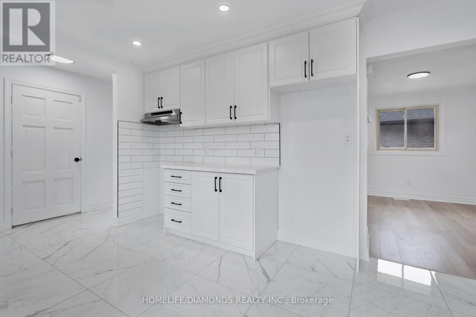 Photo 5 of 8 Huntley Crescent, St Catharines ON