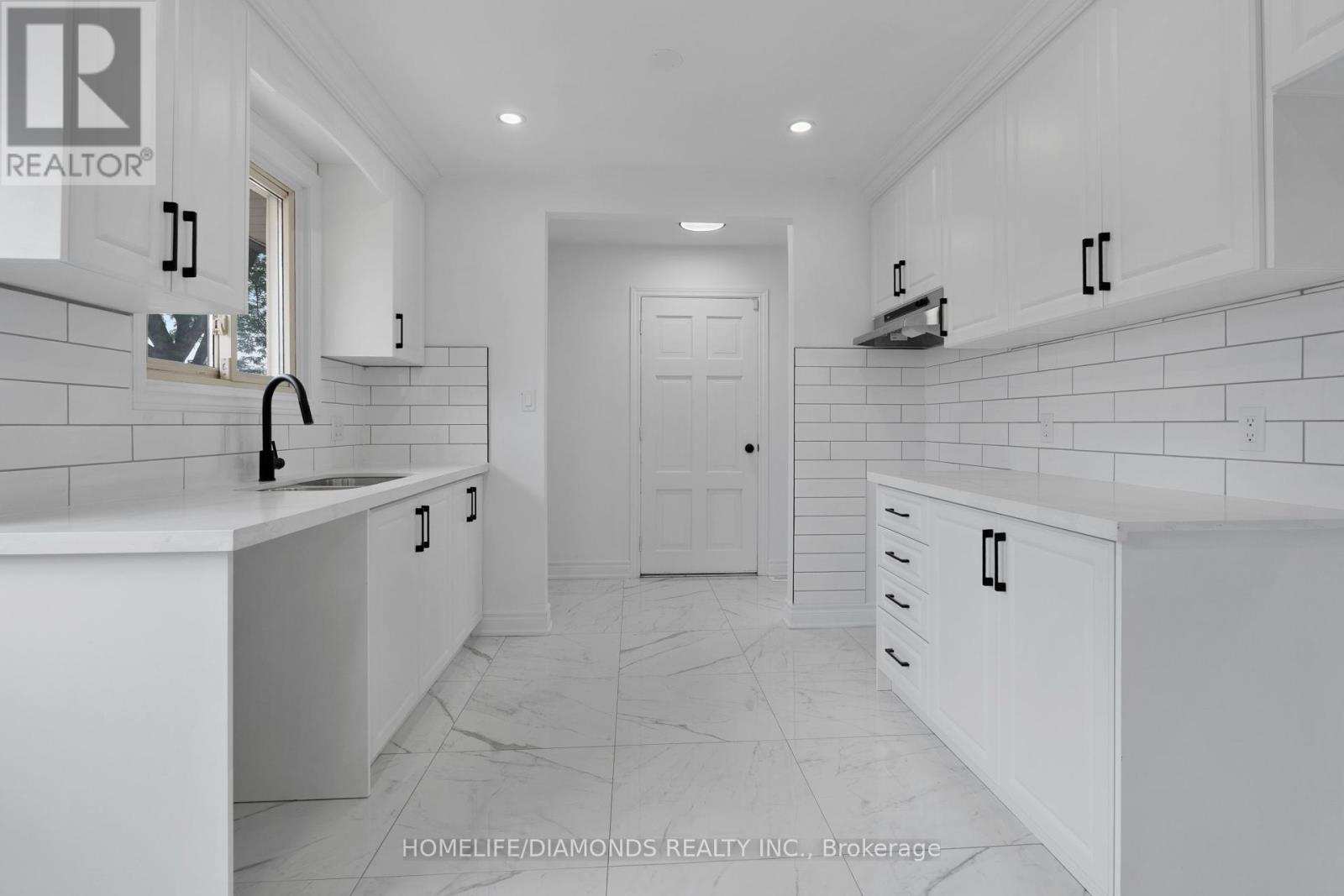 Photo 7 of 8 Huntley Crescent, St Catharines ON