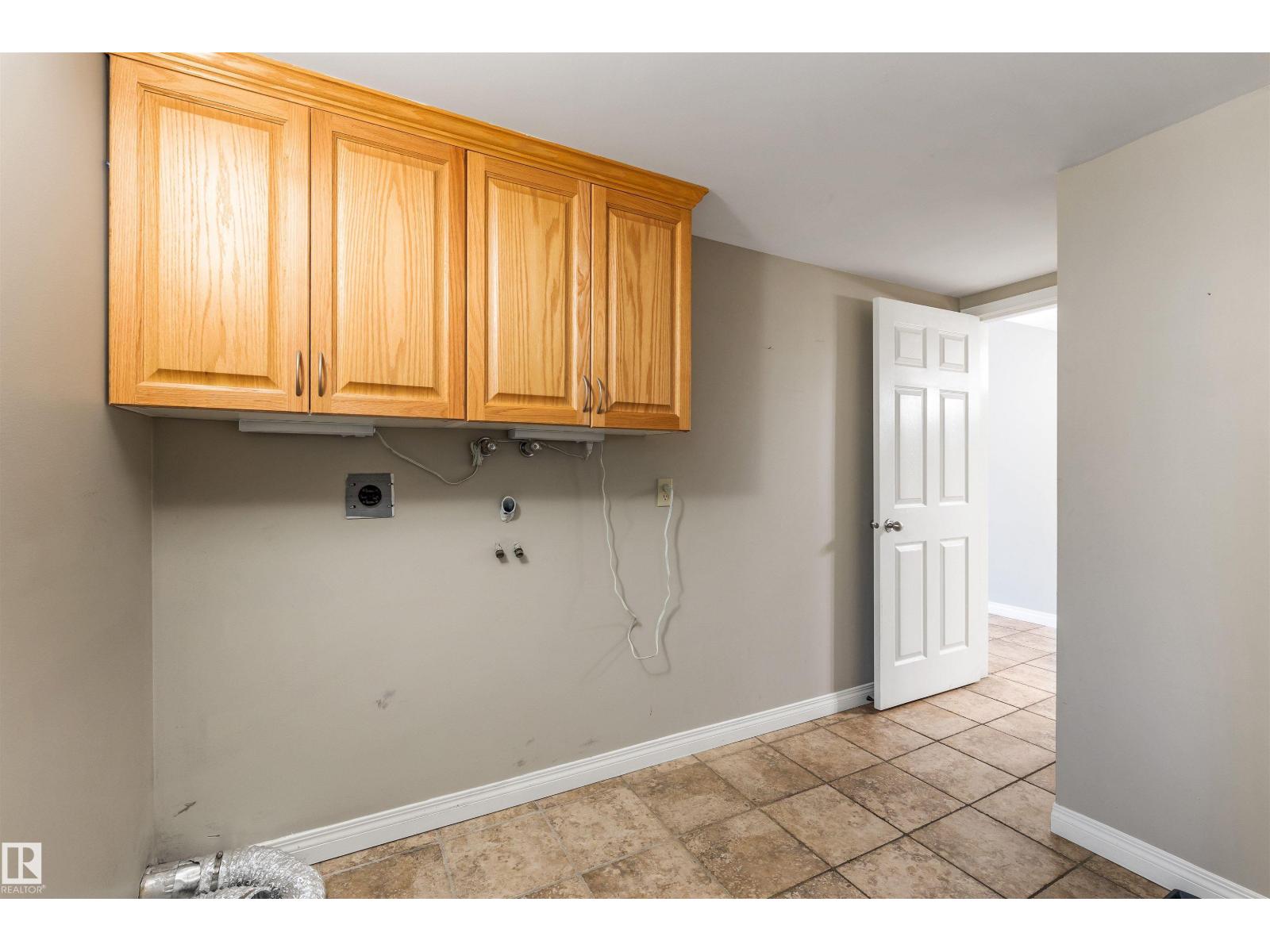 Photo 22 of 81 Langholm Dr, St Albert AB