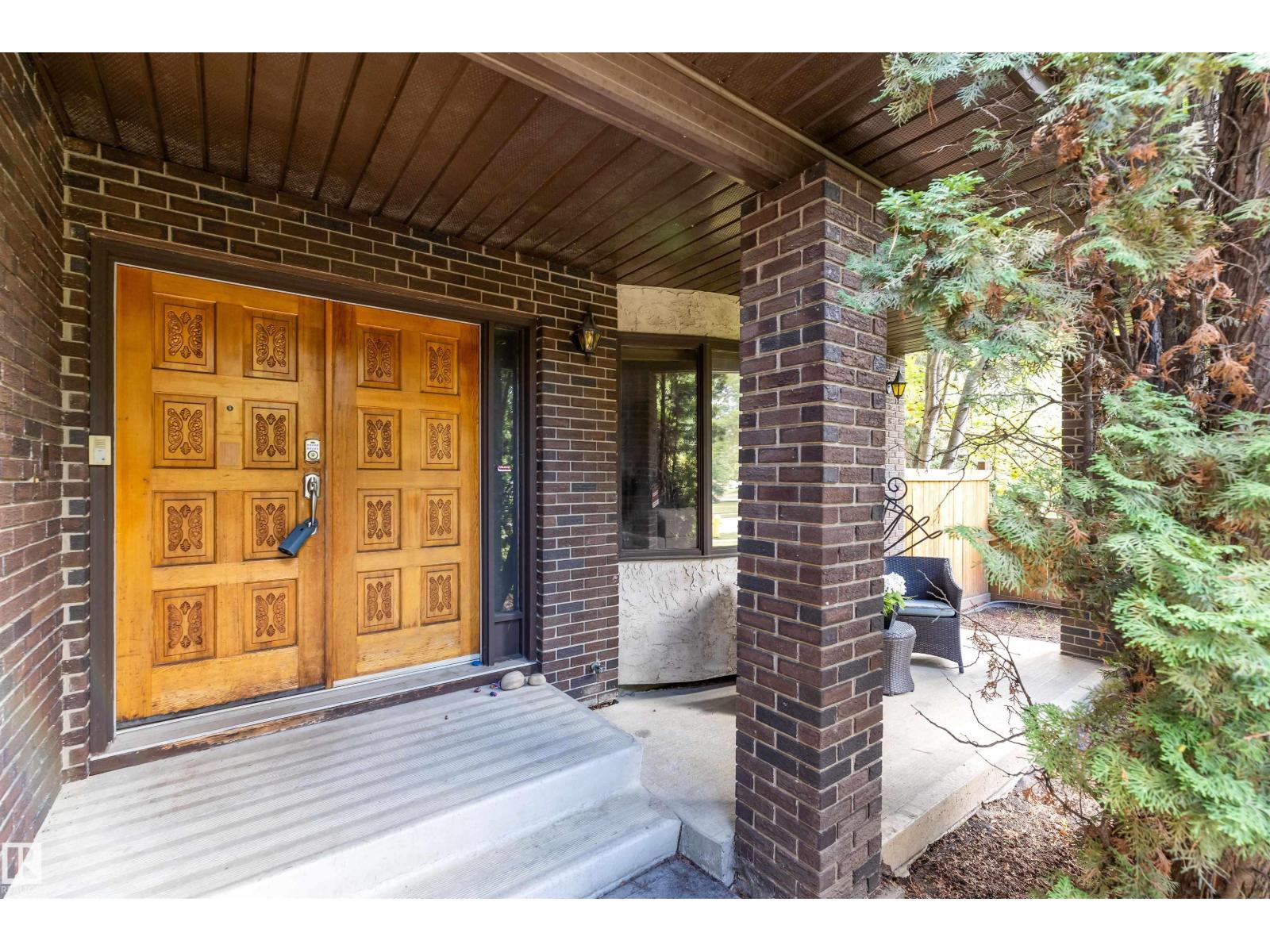 Photo 2 of 81 Langholm Dr, St Albert AB