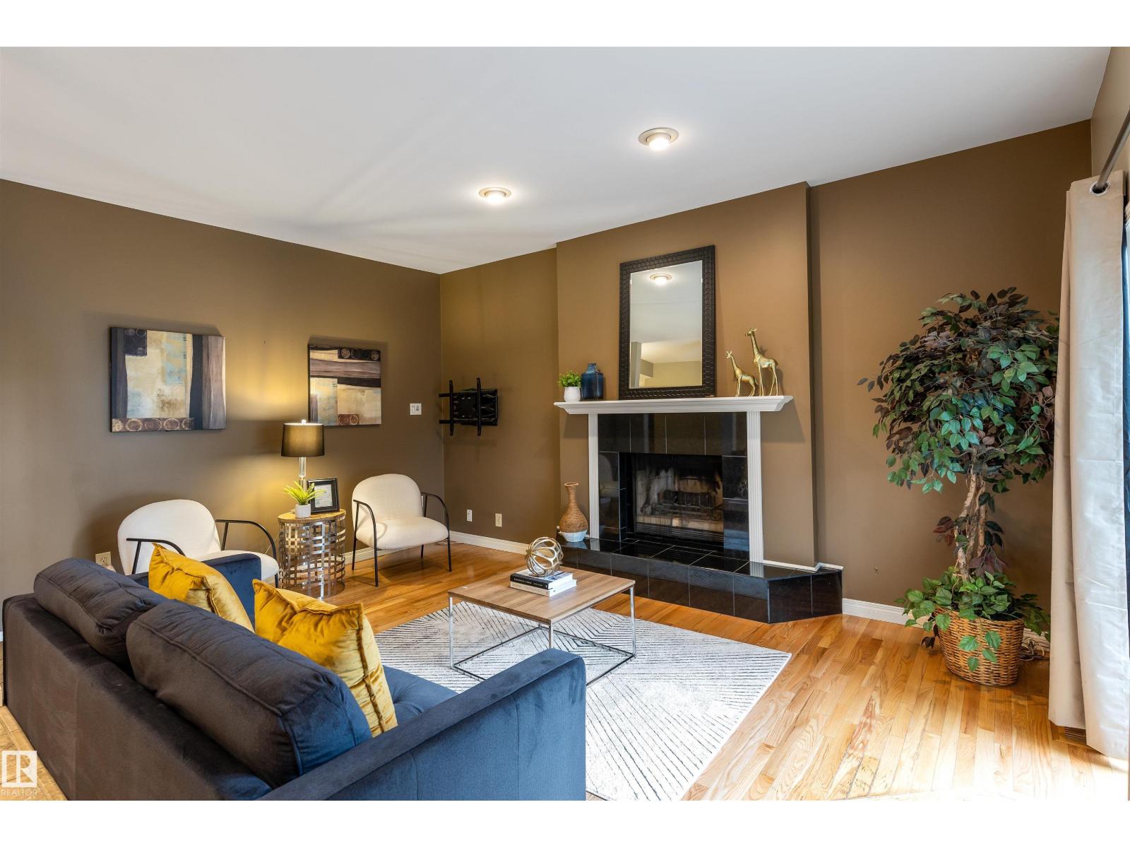 Photo 17 of 81 Langholm Dr, St Albert AB