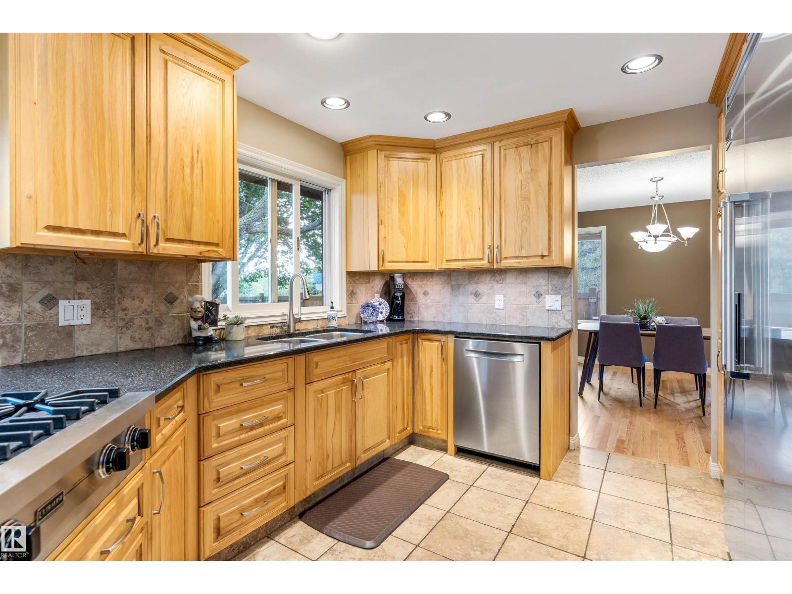 Photo 14 of 81 Langholm Dr, St Albert AB