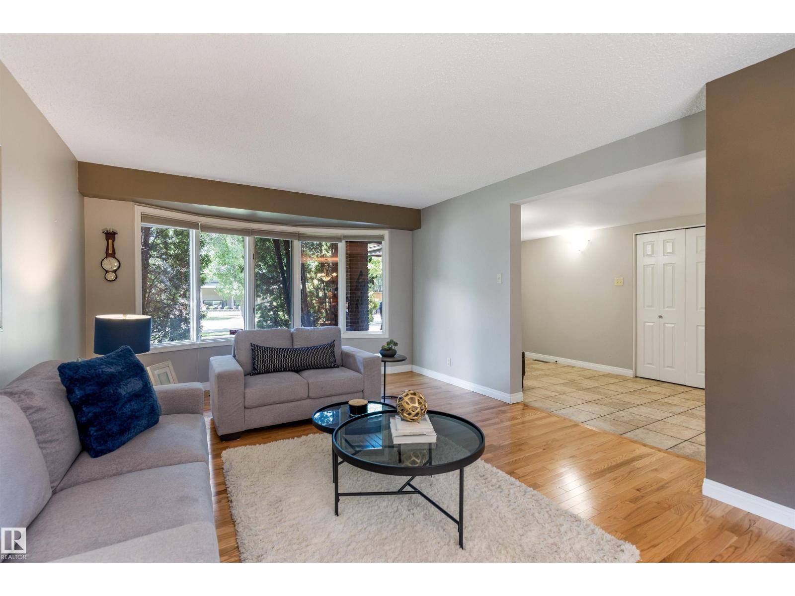 Photo 9 of 81 Langholm Dr, St Albert AB