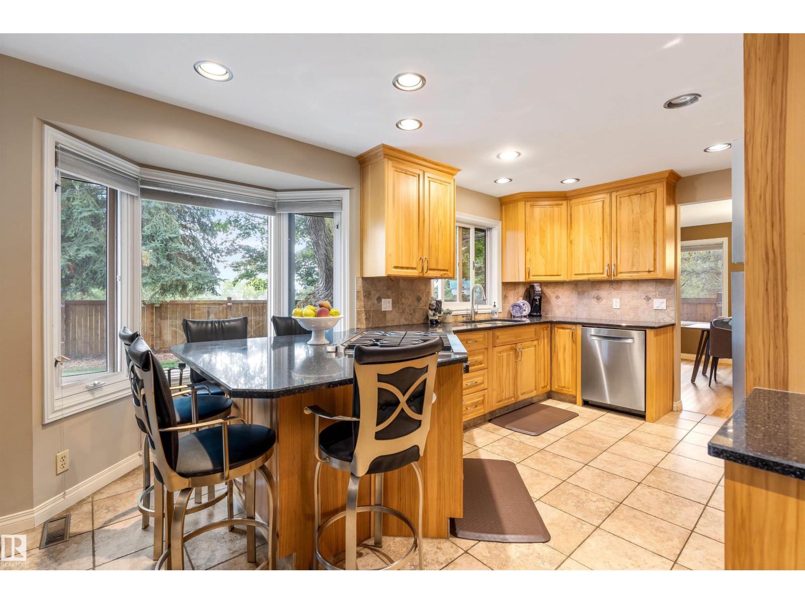 Photo 12 of 81 Langholm Dr, St Albert AB
