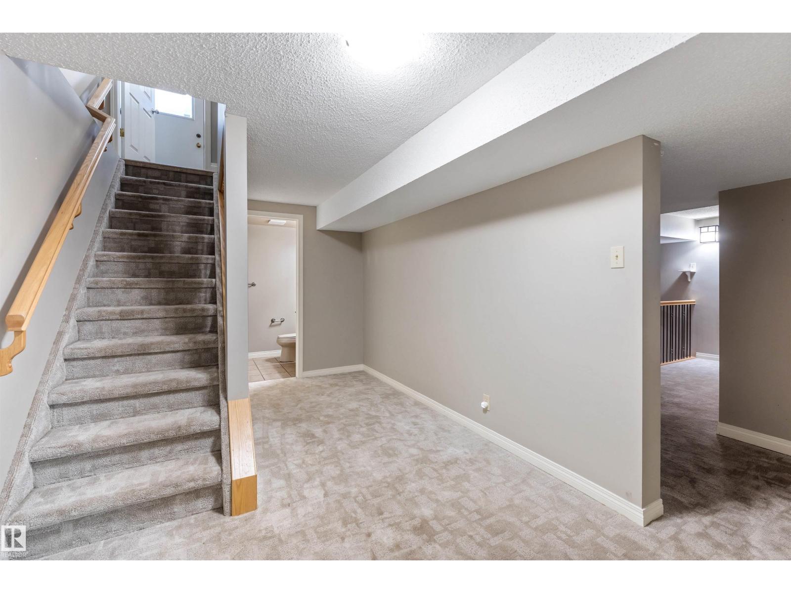Photo 36 of 81 Langholm Dr, St Albert AB