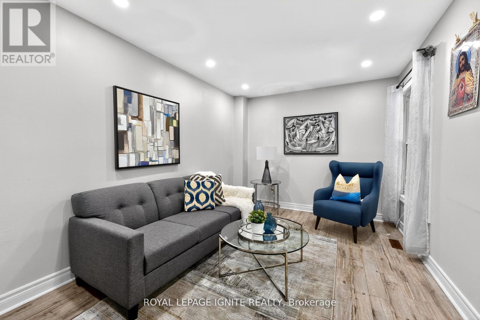 Photo 10 of 7 Ducatel Crescent, Ajax ON