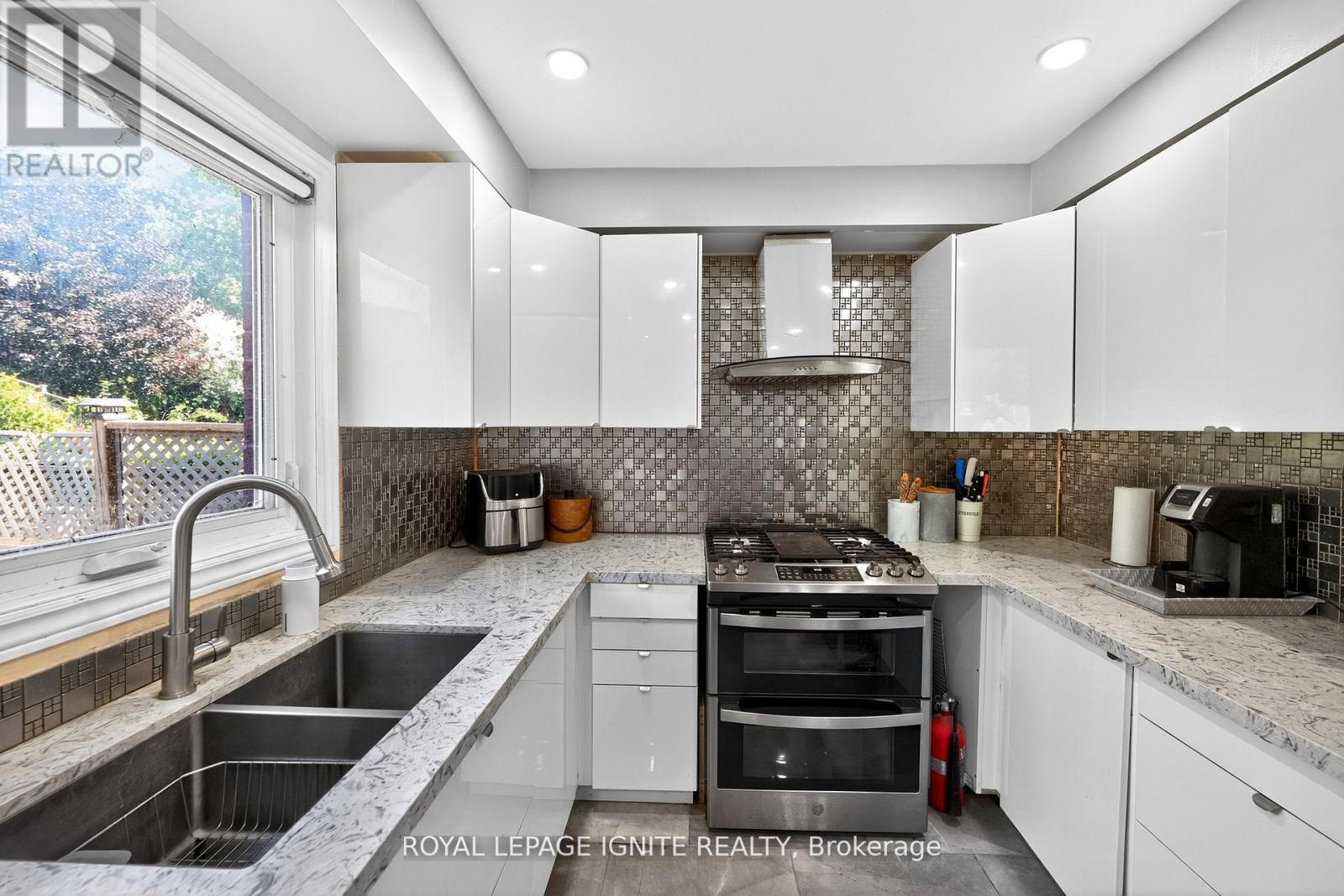 Photo 16 of 7 Ducatel Crescent, Ajax ON