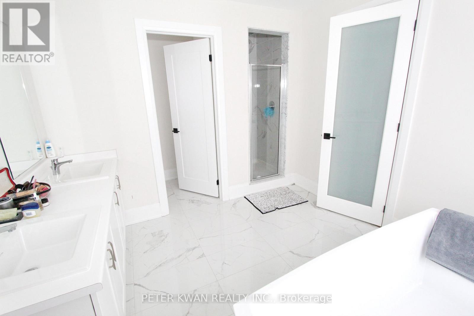 Photo 18 of 61 Strathgreen Lane, Georgina ON