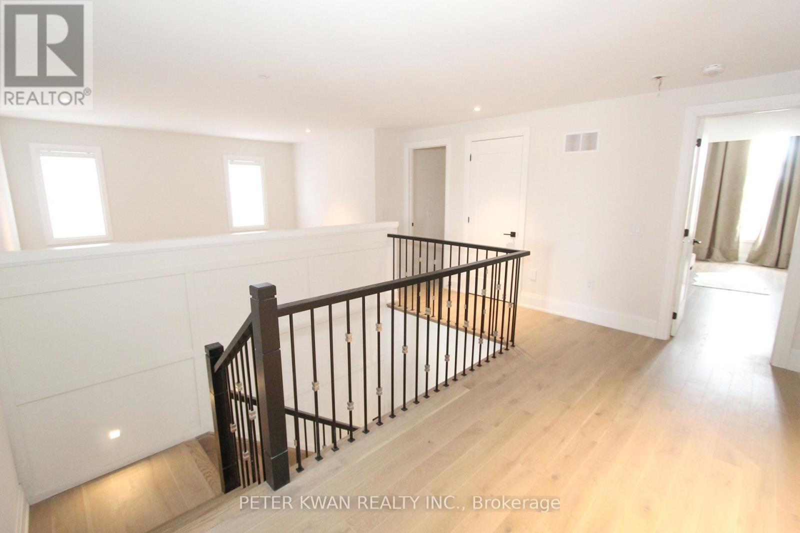 Photo 15 of 61 Strathgreen Lane, Georgina ON