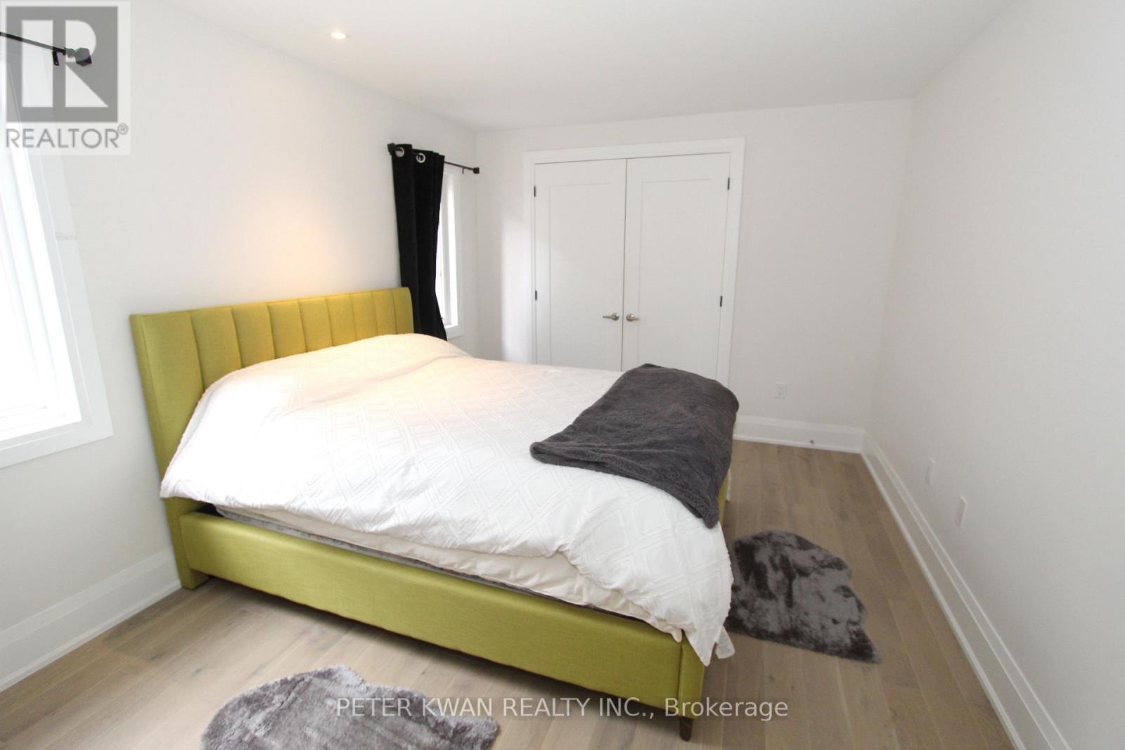 Photo 20 of 61 Strathgreen Lane, Georgina ON