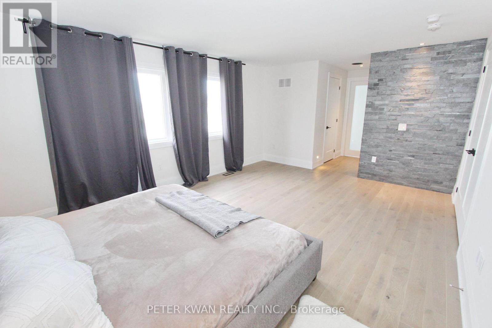 Photo 28 of 61 Strathgreen Lane, Georgina ON