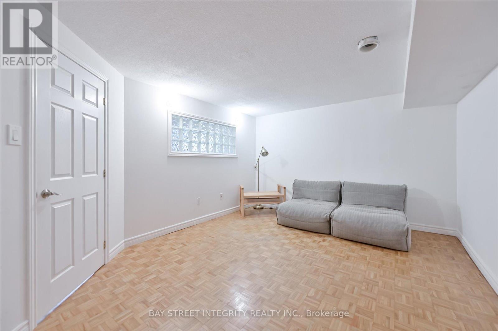 Photo 17 of 197 Garden Avenue, Richmond Hill ON
