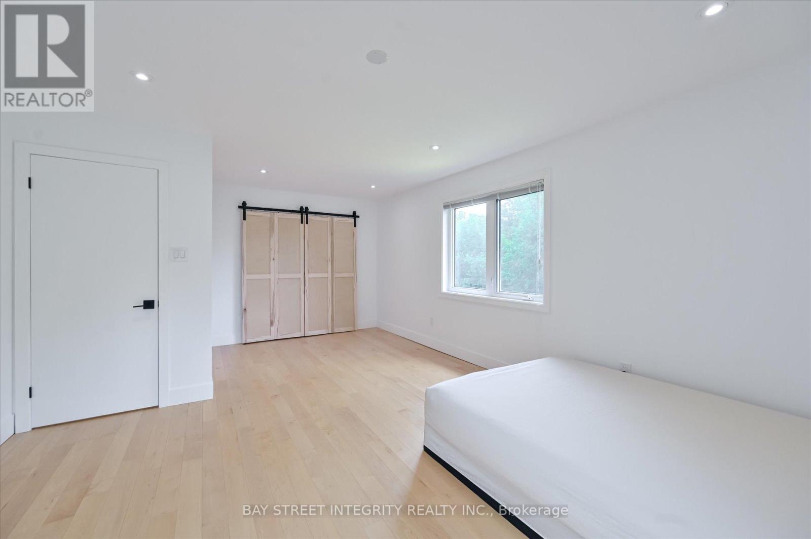 Photo 16 of 197 Garden Avenue, Richmond Hill ON