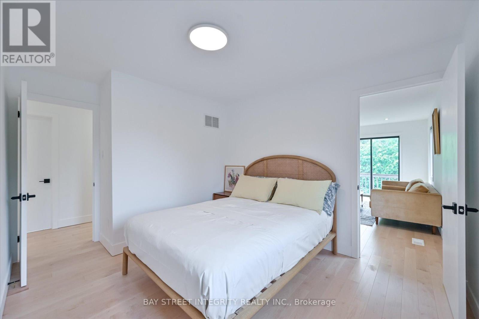 Photo 12 of 197 Garden Avenue, Richmond Hill ON