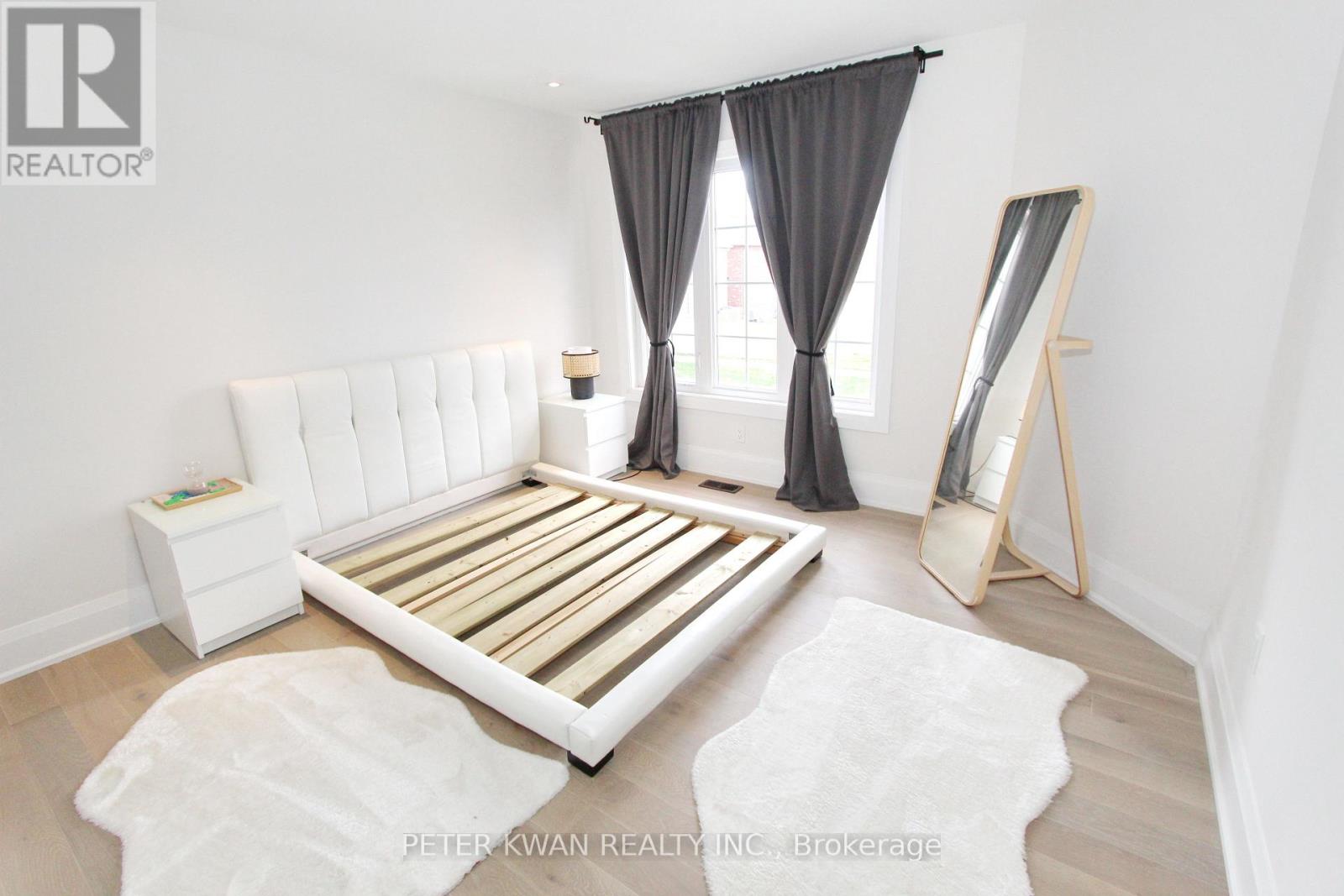 Photo 19 of 61 Strathgreen Lane, Georgina ON