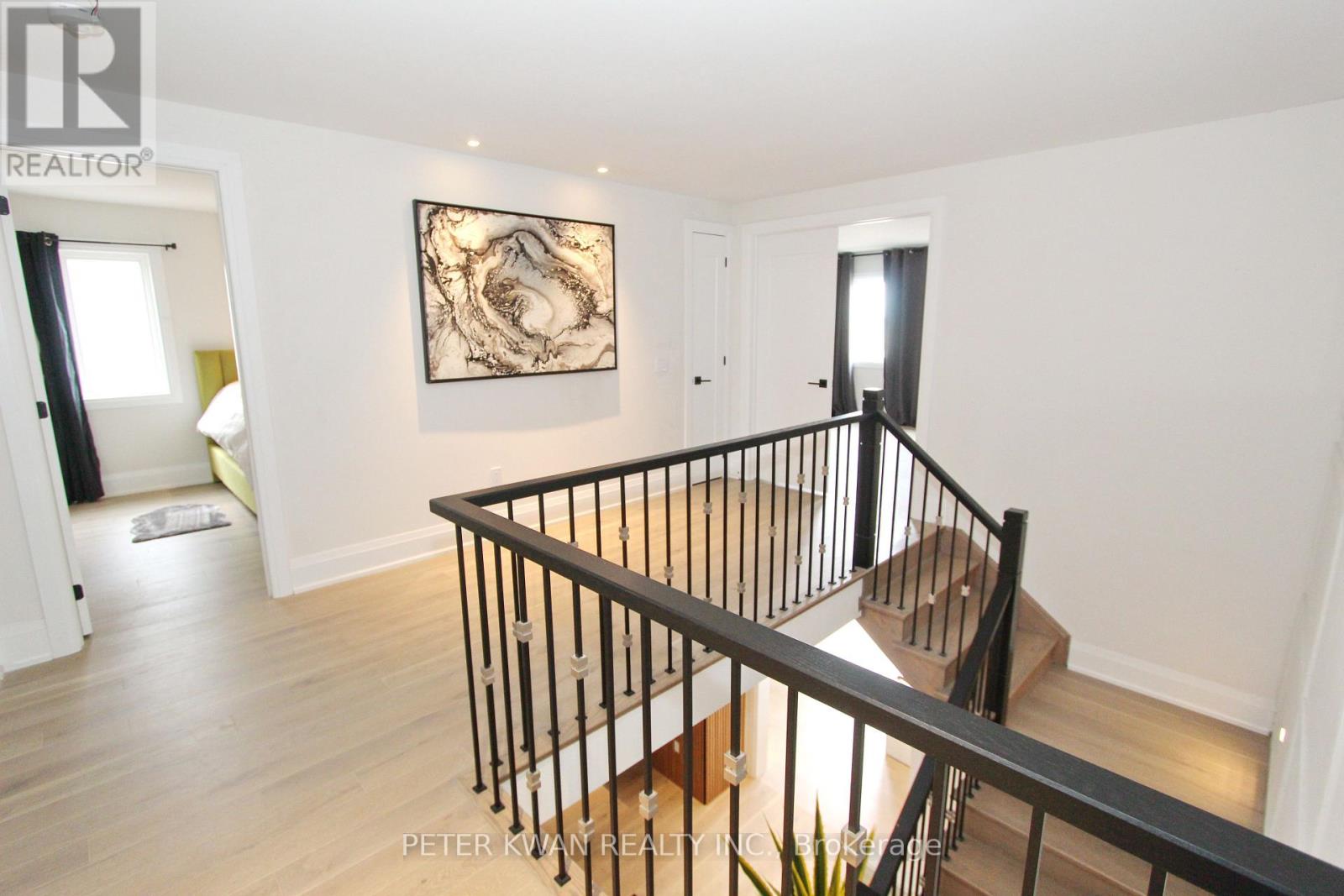 Photo 25 of 61 Strathgreen Lane, Georgina ON