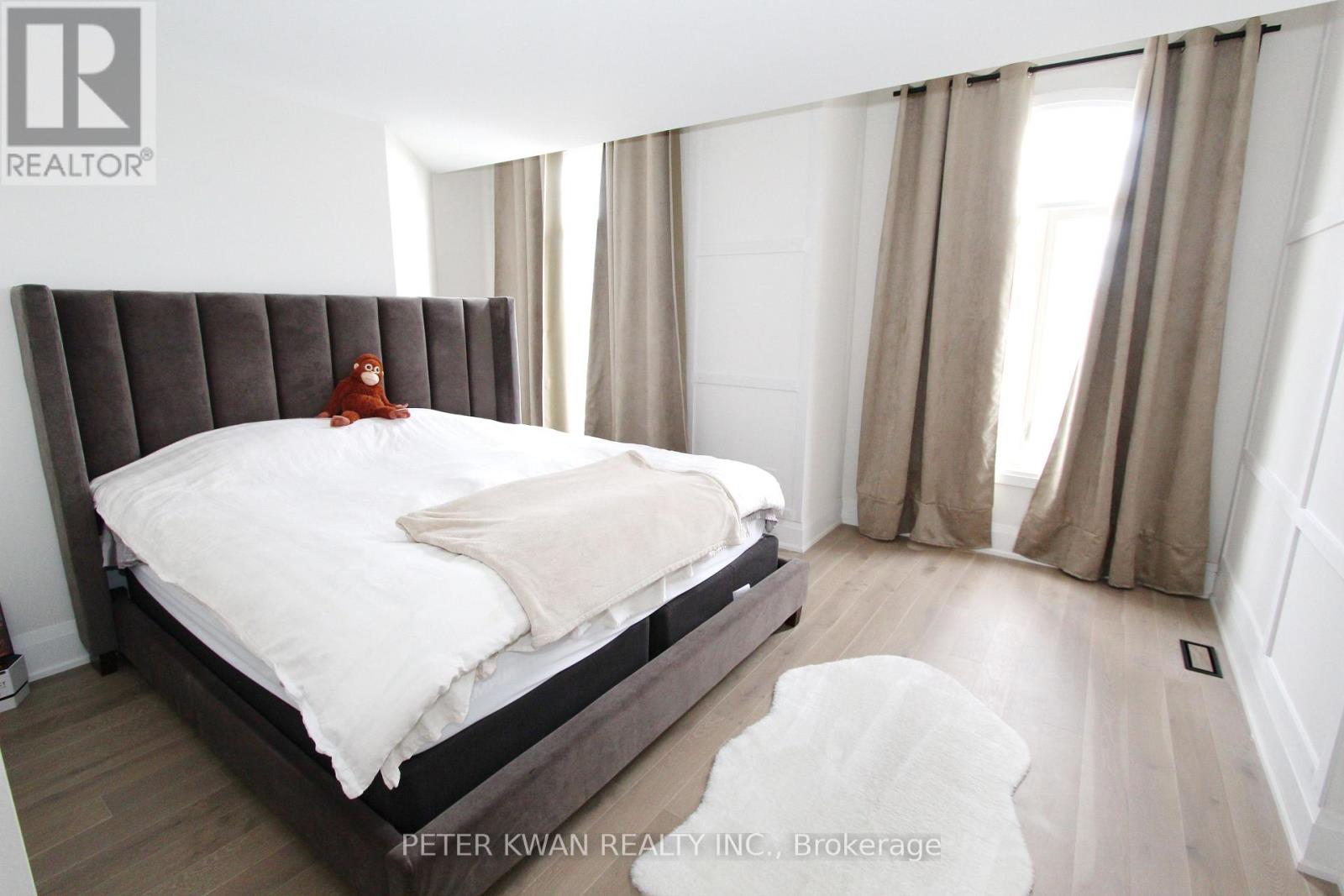 Photo 23 of 61 Strathgreen Lane, Georgina ON