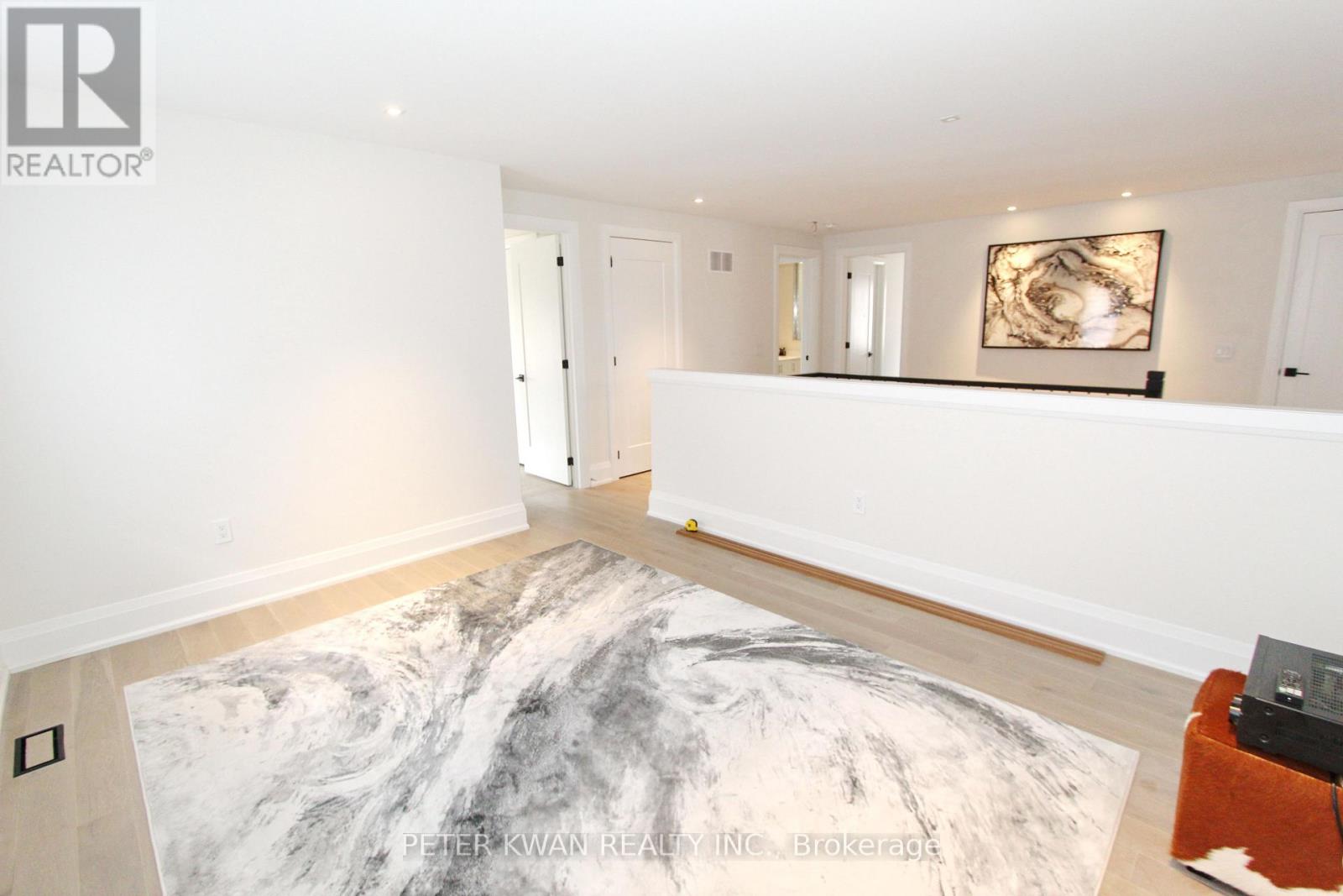 Photo 27 of 61 Strathgreen Lane, Georgina ON