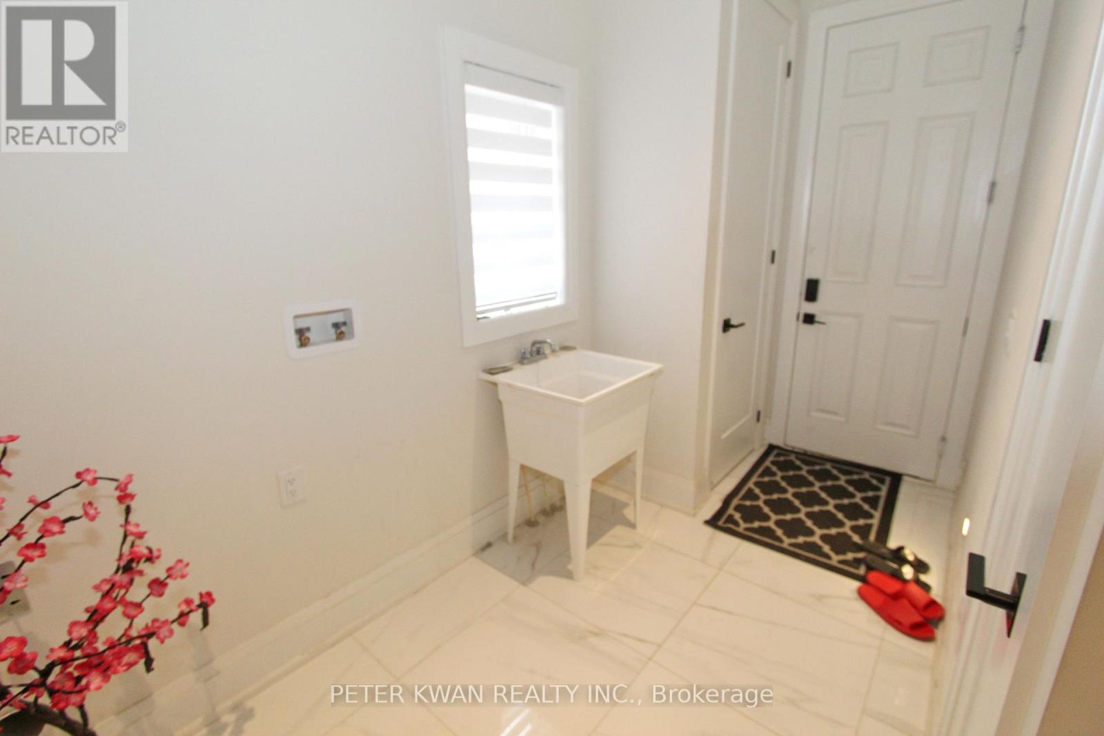 Photo 29 of 61 Strathgreen Lane, Georgina ON