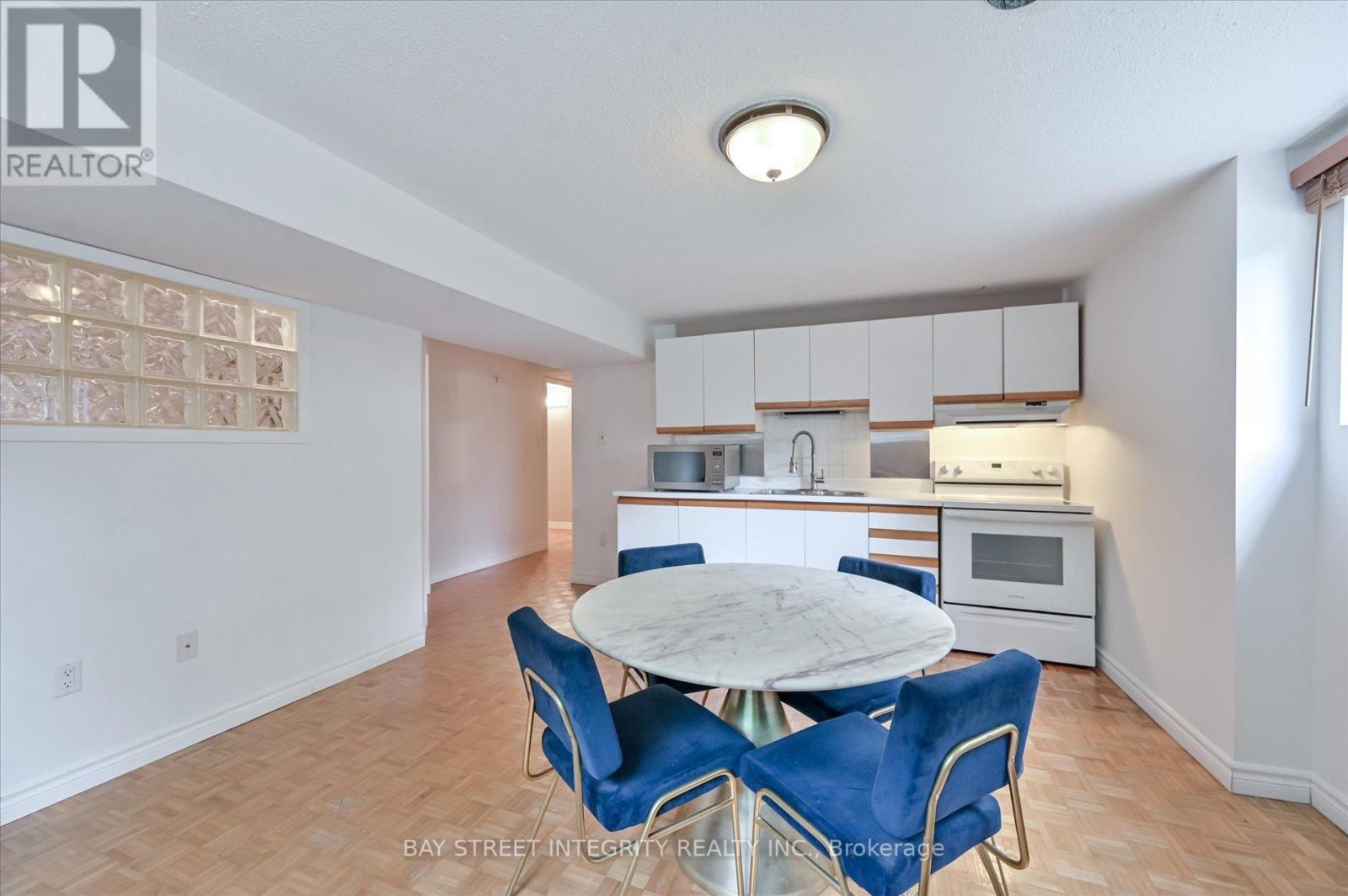 Photo 6 of 197 Garden Avenue, Richmond Hill ON