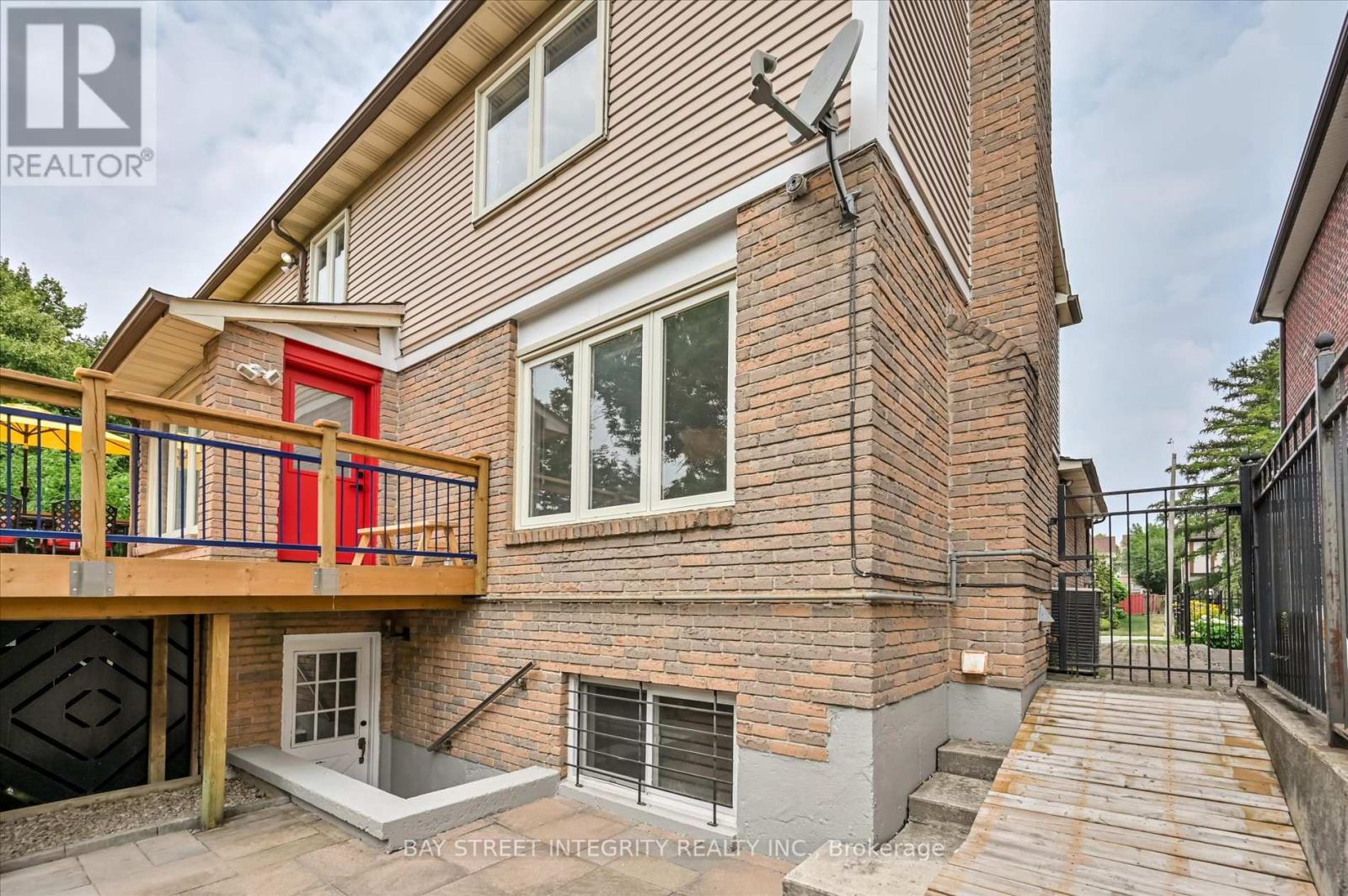 Photo 35 of 197 Garden Avenue, Richmond Hill ON