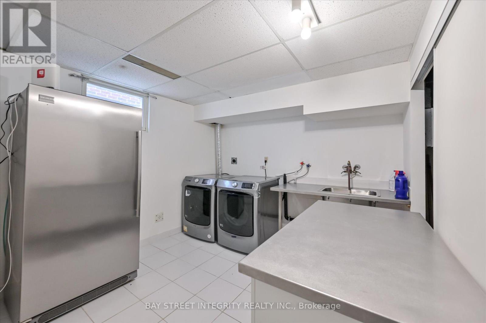Photo 14 of 197 Garden Avenue, Richmond Hill ON