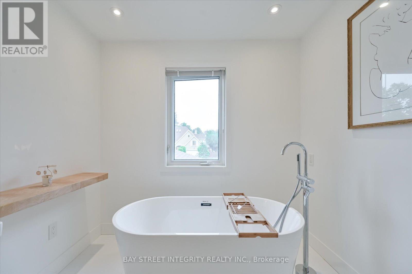 Photo 24 of 197 Garden Avenue, Richmond Hill ON