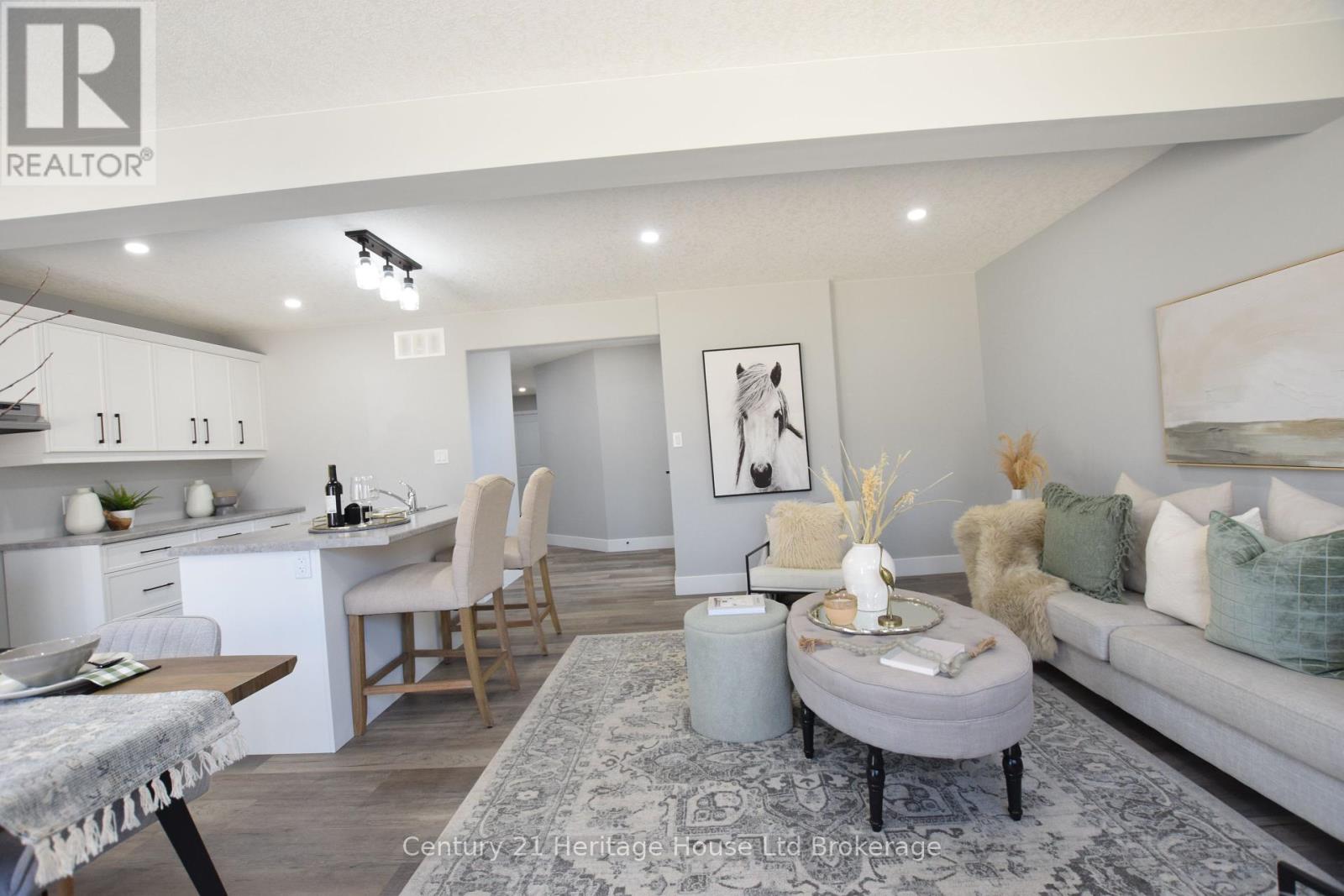 Photo 15 of 305 Simcoe Street, Woodstock ON
